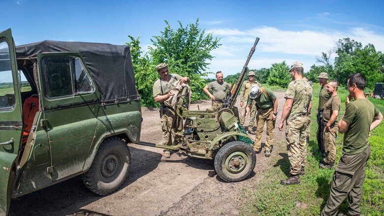 24 листопада від мінометного обстрілу російських окупантів на Бахмутському напрямку загинув капітан 93-ї ОМБр Валерій Глєбов 02