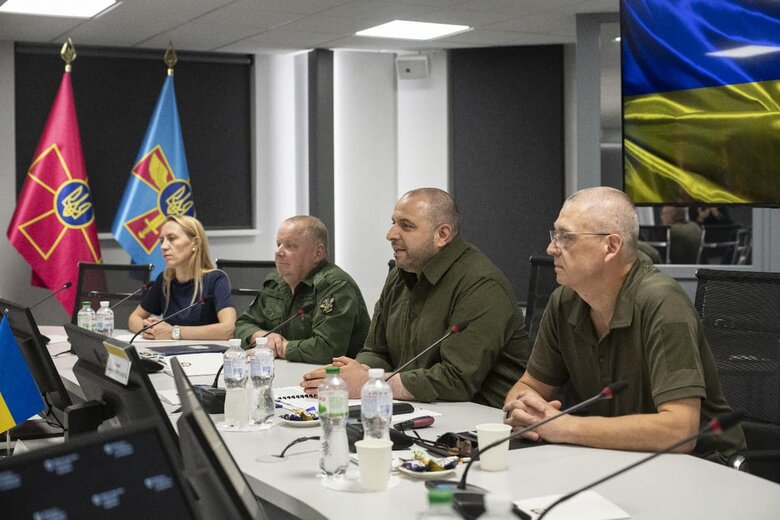 Умєров зустрівся із Сікорським