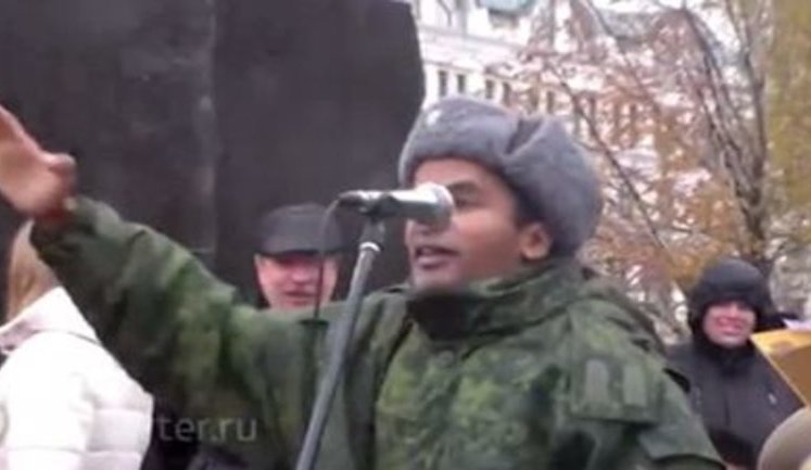 "Народы ЛНР, ДНР, России и Украины должны объединиться для свержения киевской хунты", - выступление чернокожего террориста на праздновании столетия октябрьского переворота в Донецке. ВИДЕО