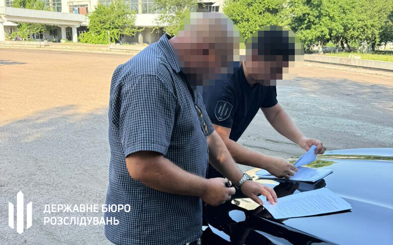 Експосадовця Південного територіального КЕУ викрили на привласненні коштів