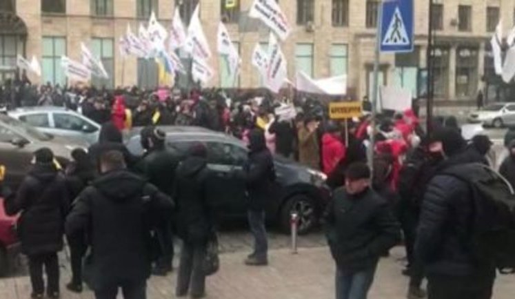 Entrepreneurs protest at Verhovna Rada building, clashes reported. VIDEO&PHOTOS