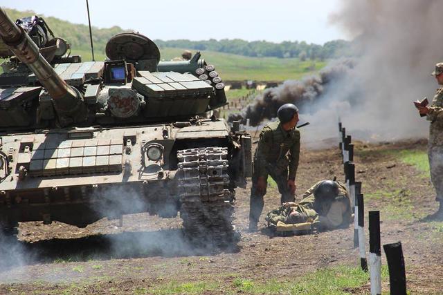 На Донеччині відбулися змагання на кращий танковий екіпаж 04 На Донеччині відбулися змагання на кращий танковий екіпаж 04