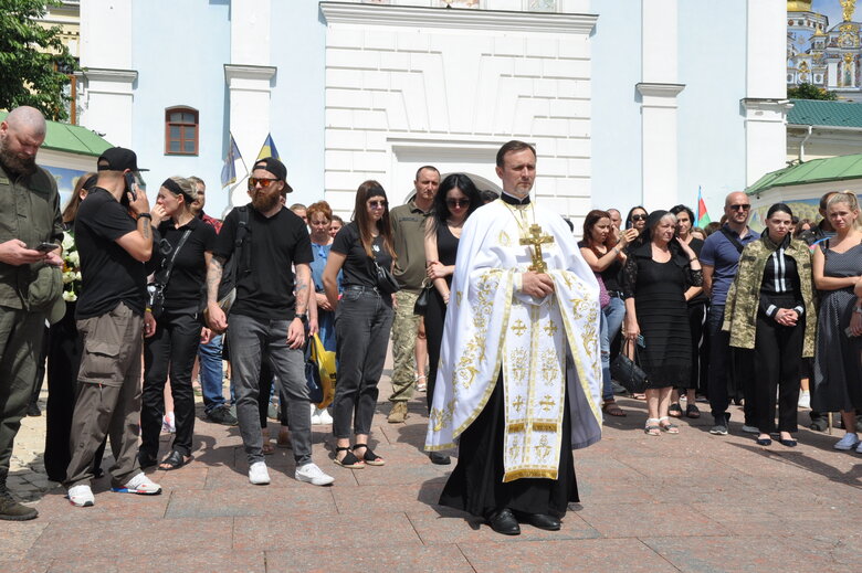З телеведучим та військовим Карімом Гуламовим, який загинув у бою з російськими окупантами, попрощались у Києві 12
