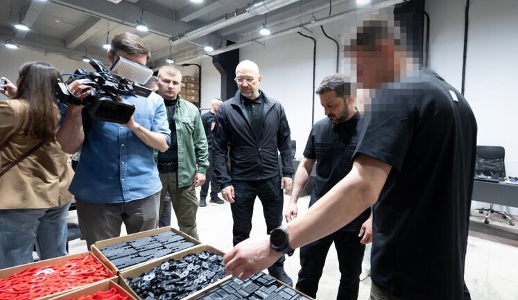 Zelenskyy meets with interceptor drone manufacturers: Our demand is 1,000 units per day. VIDEO+PHOTOS