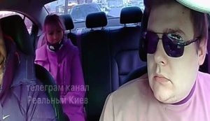 "Я у#бу тебя! Разговаривай со мной на русском!" - водитель такси в Киеве высадил "блатного киевлянина с Бессарабки" за пренебрежение к украинскому языку. ВИДЕО