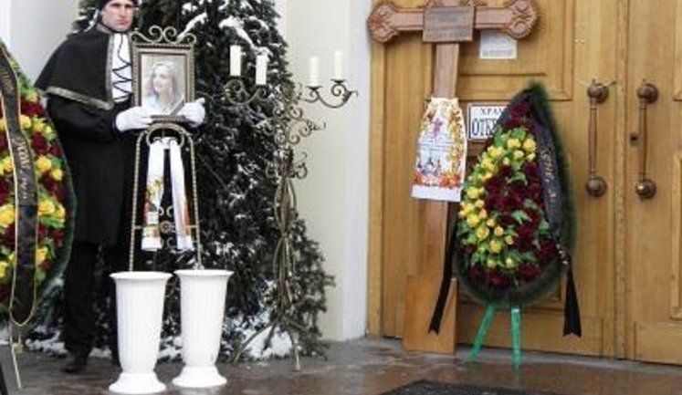 В Одессе похоронили писательницу Анну Яблонскую, погибшую во время теракта в «Домодедово». ФОТОрепортаж