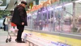 Росіяни почали масово економити на продуктах та одязі