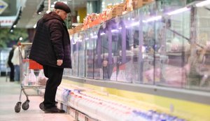 Росіяни почали масово економити на продуктах та одязі