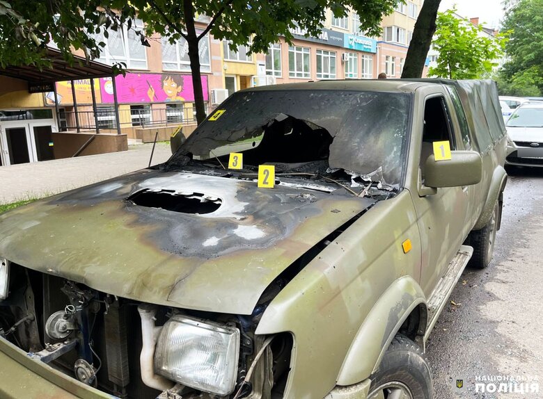 Підпал авто у Рівному: затримали зловмисника