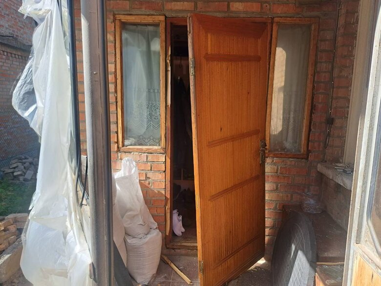 Росіяни з важкої артилерії обстріляли Дніпропетровщину: пошкоджено 7 будинків та 4 лінії електропередач 07