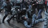 Русские националисты бьют московский ОМОН! Массовое побоище на Манежной площади. ФОТОрепортаж