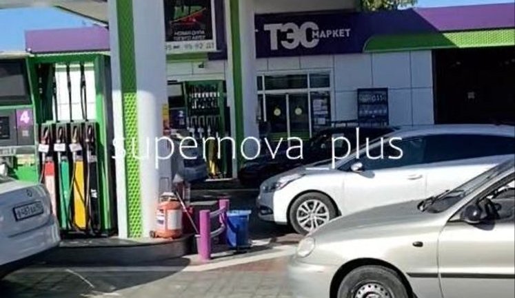 Во временно оккупированном Крыму - дефицит бензина, пробки и очереди на АЗС. ВИДЕО