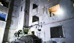 Ворог вдарив по багатоповерхівці у Харкові