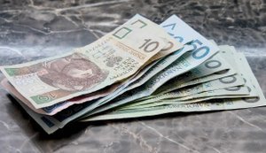 У Польщі підвищують мінімальну зарплату та погодинну ставку: скільки платитимуть у 2027 році
