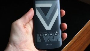 Выпуск нового российского YotaPhone отложили из-за отсутствия денег