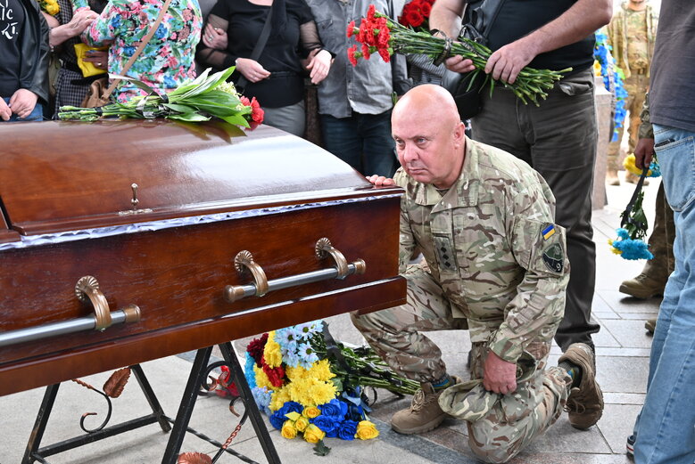 У Києві попрощалися із воїном Едуардом Хатмулліним
