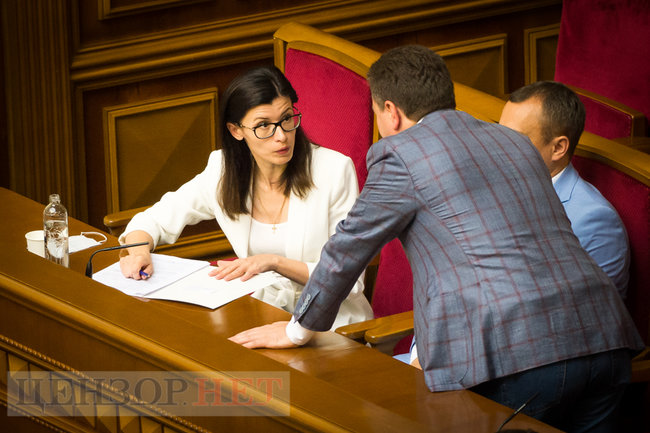Черга до Шмигаля, Тищенко хвалиться відео зі своїм танцем, страшні ялинки Шахова та Ківа в обіймах Суркіса, - робота Ради 16 липня 06