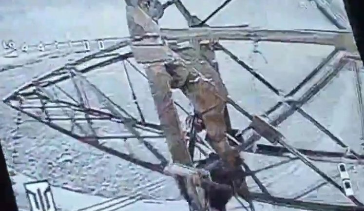 Drone shot down occupying communications officer who was trying to install equipment on high-voltage power pole. VIDEO