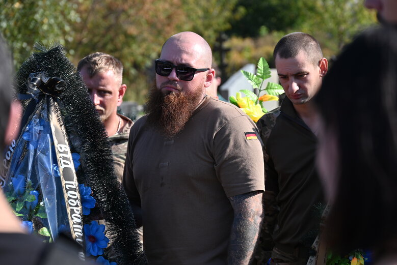 Із загиблим воїном штурмової роти 59-ї бригади Володимиром Іщенком попрощалися у Києві 24