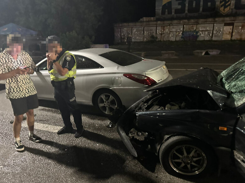 На блокпосту в Києві збито двох військових, один загинув, інший - у важкому стані. Водія затримали (оновлено) 04