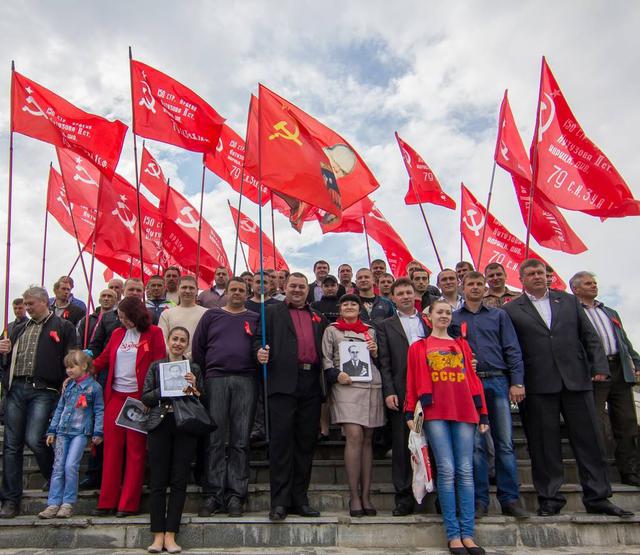 Пособник боевиков, коммунист Фомичевский провел в Изюме сепаратистское шоу. В шествии участвовало районное и городское начальство, - активист 06 Пособник боевиков, коммунист Фомичевский провел в Изюме сепаратистское шоу. В шествии участвовало районное и городское начальство, - активист 06