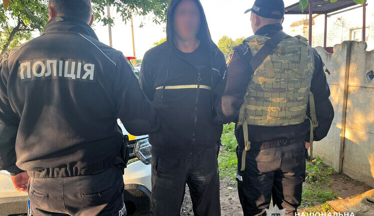 Гранатой и пистолетом угрожал убить полицейских: в Черниговской области задержан мужчина, - Нацполиция. ФОТОрепортаж