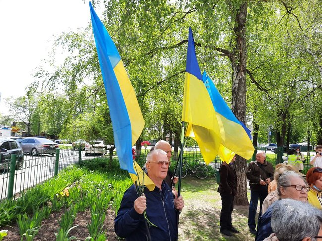 Меморіальну дошку загиблому на Донбасі воїну 58-ї ОМПБр Андрію Ярешку відкрили в Полтаві 04