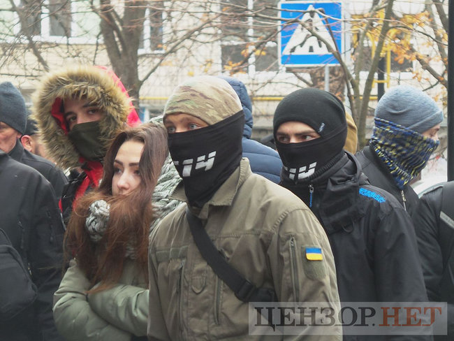 Активісти пікетували ГПУ з вимогою відставки Луценка 08