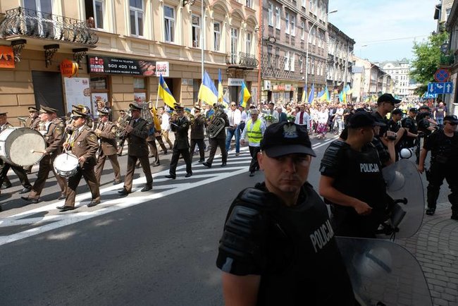 Українці в Перемишлі пройшли ходою на честь воїнів УНР 03 Українці в Перемишлі пройшли ходою на честь воїнів УНР 03