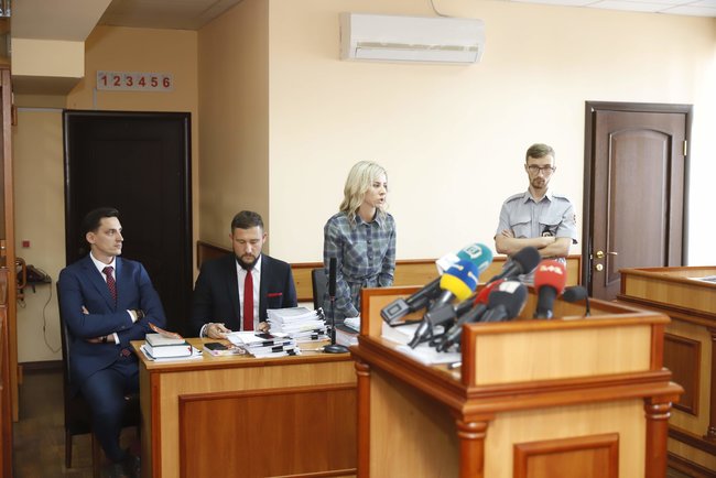 Прокуратура фальсифікувала статус підозрюваного, а основна експертиза може виявитися підробленою, - адвокат про справу підрядника Беккера, фірма якого ремонтувала міст у Дніпрі 02