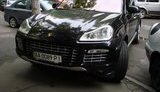 22-летняя "сотрудница" МВД ездит на Porsche Cayenne с фальшивым пропуском. ФОТОрепортаж
