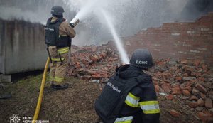 Обстріли Чернігівщини: росіяни били по критичній інфраструктурі, об’єктах зв’язку, енергетики і транспорту. ФОТОрепортаж