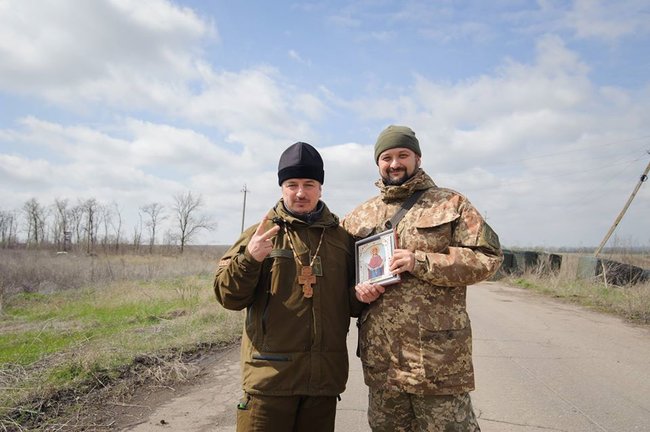 Батюшко, збирайтесь! Бойовики цікавляться духівництвом КП і називають ваше прізвище. Інтерв’ю з капеланом ПЦУ Валерієм Лотаревим 02