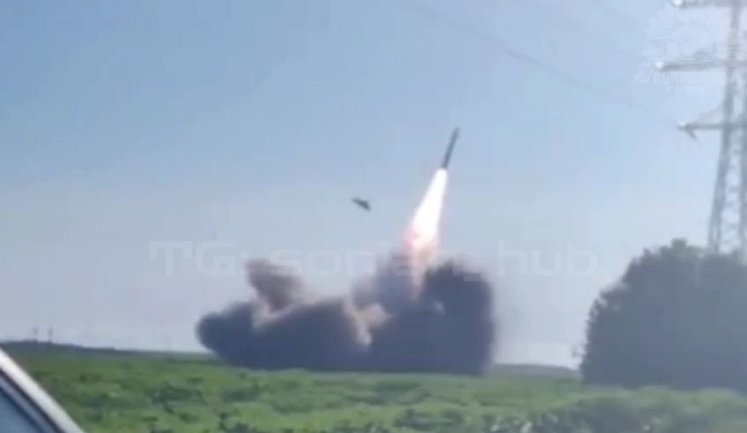 Украинские военные показали залп HIMARS по местам скопления штурмовых групп оккупантов. ВИДЕО