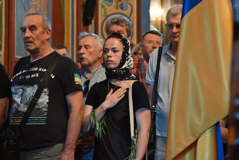 Із загиблим сержантом 68-ї ОЄБр Антоном Усовським попрощалися у Михайлівському Соборі 36