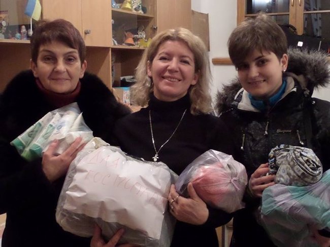 Волонтер Валентина Варава: Ми передали на фронт 71 автомобіль, а також десятки фур медичної гуманітарки для лікарень України. А в січні 20-го року Мінсоц виключив нас з Єдиного реєстру отримувачів гуманітарної допомоги 12