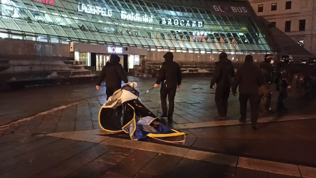 Правоохоронці демонтували більшість наметів ФОПів-протестувальників на Майдані Незалежності (оновлено) 06