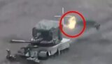 російський танкіст горить