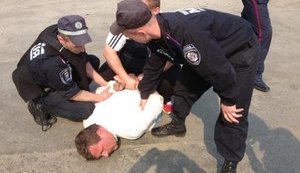 В ходе акции против вырубки деревьев в Киеве жестоко избили и задержали активистов. ФОТОрепортаж+ВИДЕО