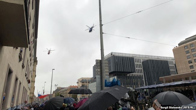 Столетие государственности в Чехии отметили военным парадом 03