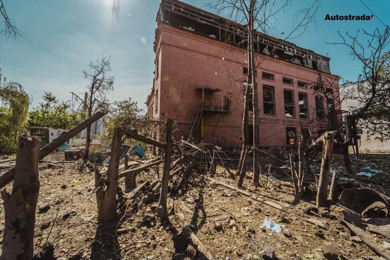 Дві ракети РФ влучили по базі компанії "Автострада" у Києві