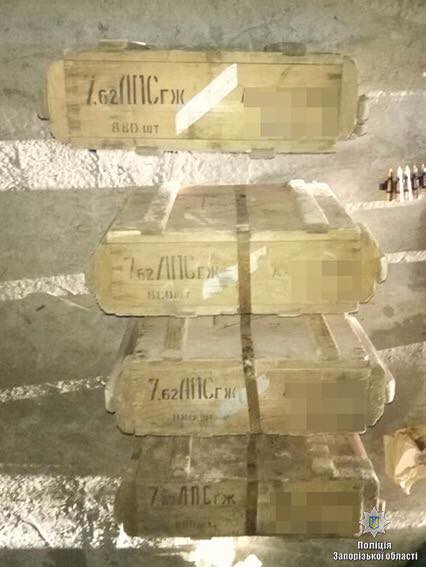 Поліція затримала торговця зброєю в Запоріжжі 05
