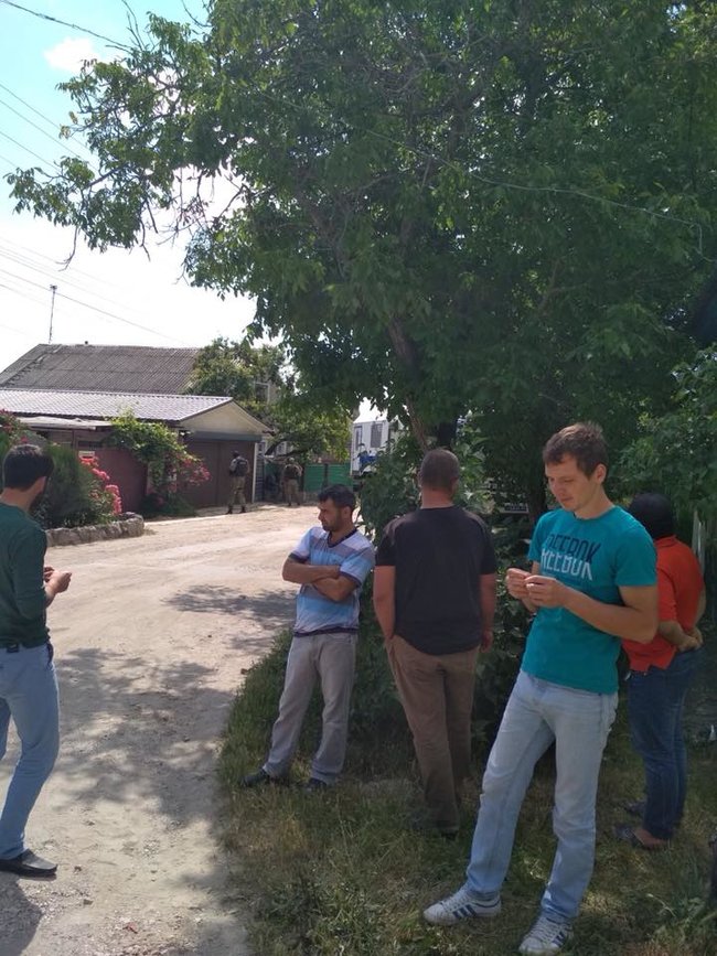 Russian invaders raid houses in Crimea’s Staryi Krym village 04