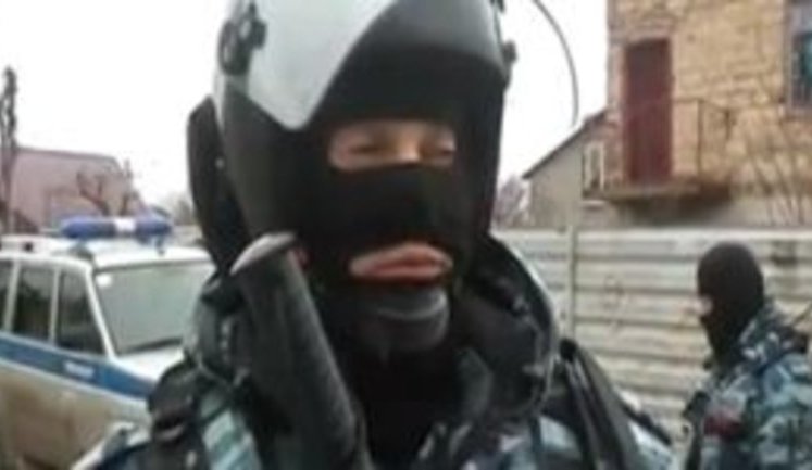 Russian occupants are searching house of Crimean Tatar Marlen Mustafaiev. VIDEO