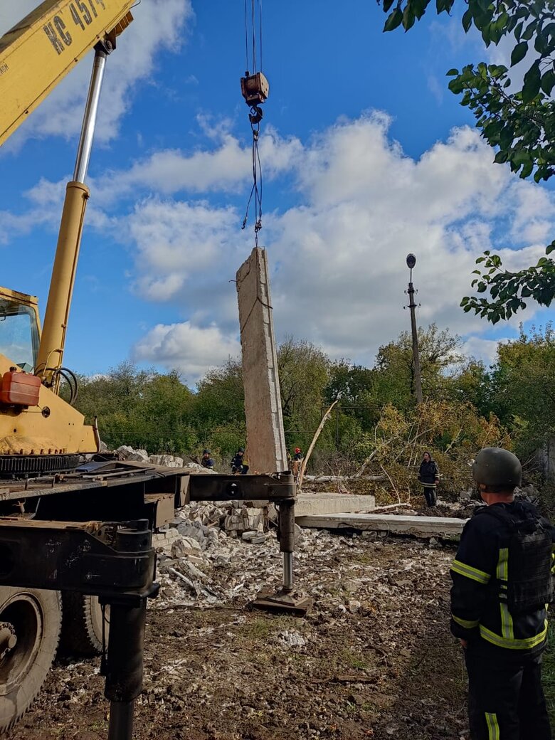 Последствия ракетного удара россиян по Часовому Яру: разрушен подъезд общежития, продолжаются спасательные работы 04 Последствия ракетного удара россиян по Часовому Яру: разрушен подъезд общежития, продолжаются спасательные работы 04