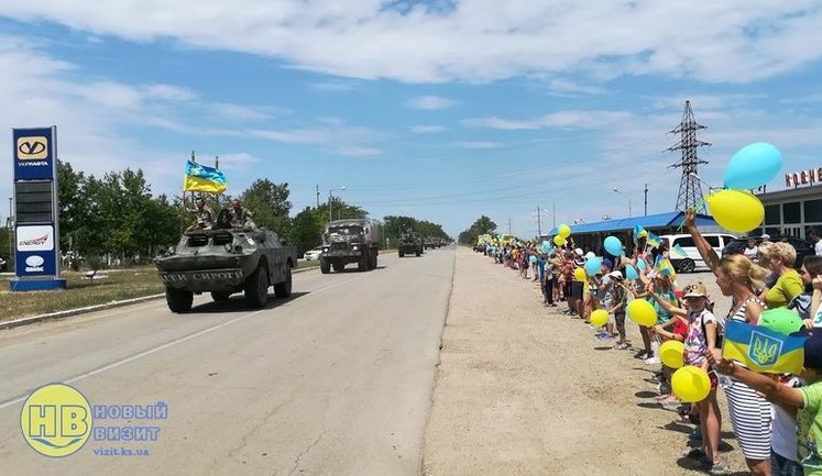 Ukrainians extend warm welcome to 34th battalion servicemen returning from Donbas war. VIDEO&PHOTOS