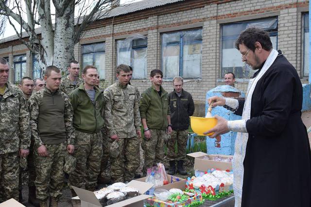 Для бійців у зоні АТО проведені великодні богослужіння 04