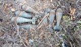 В 50 м от дороги в Донецкой области пограничники обнаружили тайник с минометными минами. ФОТОрепортаж