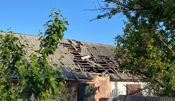 Ворог ударив дроном по Марганцю: поранено три жінки. ФОТОрепортаж