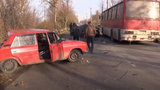 Одна людина загинула, двох госпіталізовано внаслідок зіткнення двох легковиків і автобуса в Кривому Розі. ВIДЕО